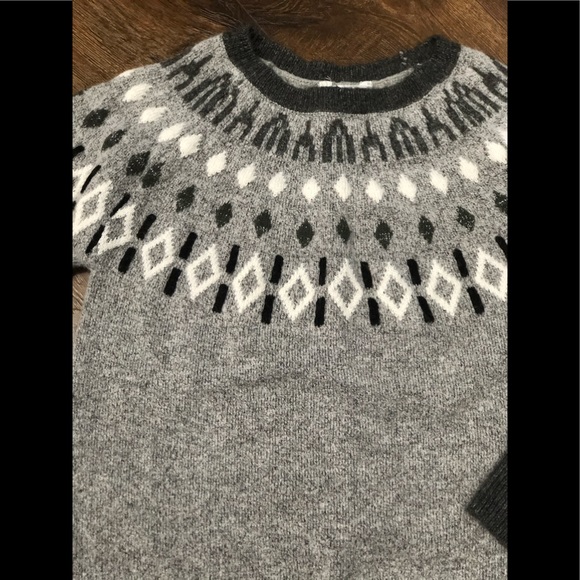 Ladies Sweater - Picture 2 of 8
